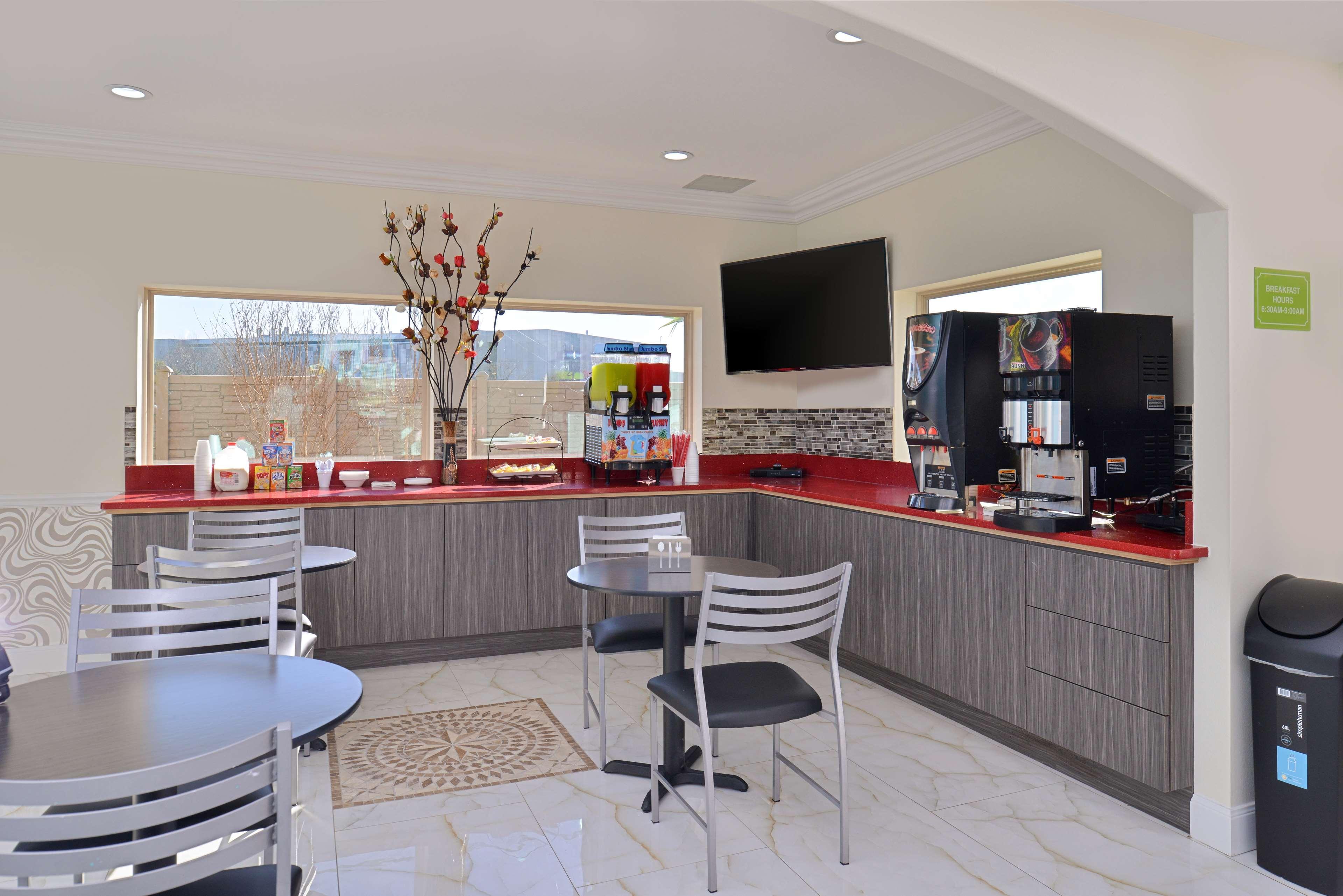 Americas Best Value Inn & Suites - Houston/Hwy 6 & Westpark Mission Bend Exterior photo